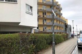 Polizeipräsidium Westpfalz: POL-PPWP: Straßenlaterne gerammt