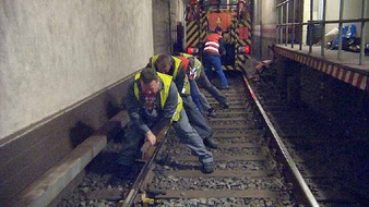 ZDF: "ZDF.reportage: Gleisbruch und Kabelsalat" über Berliner Bahnprofis im Einsatz (FOTO)