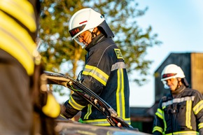 FW-KLE: Realistische Einsatzübung der Freiwilligen Feuerwehr Bedburg-Hau am Landgasthof &quot;Westrich&quot; vermittelt Wissen und Sicherheit