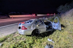 Autobahnpolizeiinspektion: API-TH: Reifenplatzer f&uuml;hrt zu schwerem Verkehrsunfall mit &Uuml;berschlag - Fahrer und Beifahrerin schwer verletzt
