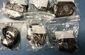 Zollfahndungsamt Essen: ZOLL-E: Mal wieder die Mulde des Reserverads 
- Zoll beschlagnahmt 21 kg Drogen