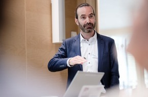 FernUni Schweiz / UniDistance Suisse: Medienmitteilung - Neuer Rektor der FernUni Schweiz ernannt – Kontinuität und Zukunftssicherung im Fokus