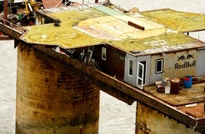 Red Bull Deutschland GmbH: Skateboarder erobern Seefestung "Sealand" vor der englischen Küste / Sealand: 350m2-Plattform seid 1967 von einer Gruppe Engländer bevölkert, die dort einen unabhängigen Staat ausgerufen haben