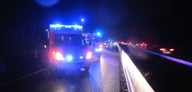 Feuerwehr Mülheim an der Ruhr: FW-MH: Verkehrsunfall mit 4 beteiligten Fahrzeugen auf der Autobahn 40