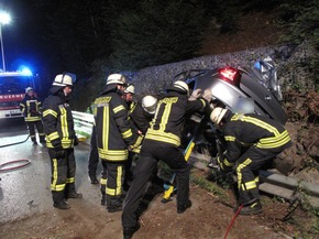 FW-AR: Verkehrsunfall zwischen Oeventrop und Uentrop fordert ein Menschenleben