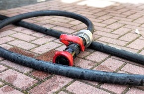 Freiwillige Feuerwehr Alpen: FW Alpen: Brennender M&uuml;llcontainer