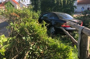 Polizeidirektion Bad Kreuznach: POL-PDKH: Alleinbeteiligter Verkehrsunfall - Fahrt endet im Vorgarten