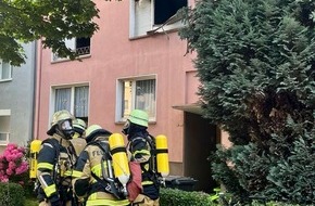 Feuerwehr Essen: FW-E: Wohnungsbrand in einem Mehrfamilienhaus - Feuerwehr rettet Mutter mit Kind