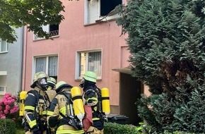 Feuerwehr Essen: FW-E: Wohnungsbrand in einem Mehrfamilienhaus - Feuerwehr rettet Mutter mit Kind