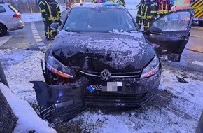 Polizeiinspektion Stade: POL-STD: Zwei Leichtverletzte bei Zusammensto&szlig; in Ahlerstedt