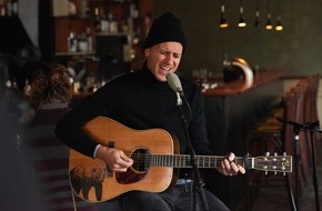 HD PLUS GmbH: Milow zu Gast bei der DELUXE MUSIC SESSION, Ausstrahlung auf UHD1 und DELUXE MUSIC
