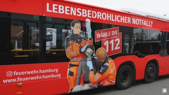 FW-HH: Ein Bus mit klarer Botschaft: Die richtige Nummer im richtigen Moment!