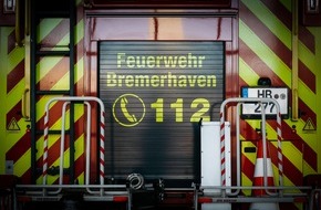 Feuerwehr Bremerhaven: FW Bremerhaven: Gebäudebrand in Bremerhaven - Feuerwehr Bremerhaven im Einsatz