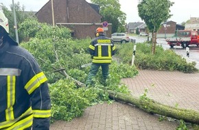 Freiwillige Feuerwehr Bedburg-Hau: FW-KLE: Unwetterbedingte Einsätze durch Gewitter und Sturmböen