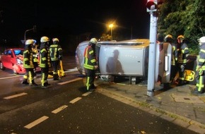Feuerwehr Mülheim an der Ruhr: FW-MH: Verkehrsunfall mit zwei beteiligten Fahrzeugen