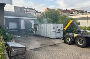 Feuerwehr Mülheim an der Ruhr: FW-MH: Containerbrand führt zu aufwändigem Löscheinsatz