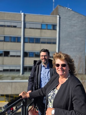 FW-WRN: Mit Drehleiter in den Ruhestand: &Uuml;berraschende Verabschiedung f&uuml;r Kordula Mertens