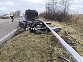 POL-STD: Kollision auf Autobahn A26 - drei Fahrzeuginsassen verletzt - Sperrung der Autobahn für mehrere Stunden