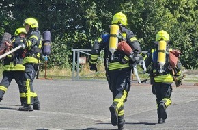 Feuerwehr, Katastrophenschutz und Rettungsdienst Rheingau-Taunus-Kreis: FW Rheingau-Taunus: Feuerwehrleistungsübung bei hochsommerlichen Temperaturen - Hohenstein - Breithardt verteidigt den Titel