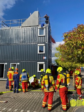 FW-Heiligenhaus: Feuer, Unfälle und Menschenrettung - Ein besonderes Ausbildungswochenende der Feuerwehr Heiligenhaus