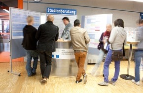 NTB Interstaatliche Hochschule für Technik: NTB-Infotag Bachelorstudium Systemtechnik 16.11.2013 / Spannende Einblicke ins Ingenieurstudium (BILD)