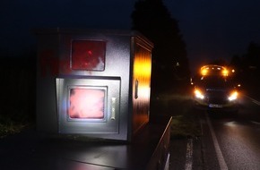 Kreispolizeibehörde Herford: POL-HF: Geschwindigkeitsanlage beschädigt- Täter benutzen Sprühfarbe