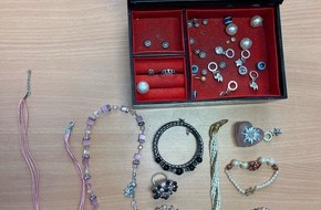 Kreispolizeibeh&ouml;rde Unna: POL-UN: Bergkamen - Eigent&uuml;mer von sichergestelltem Schmuck gesucht