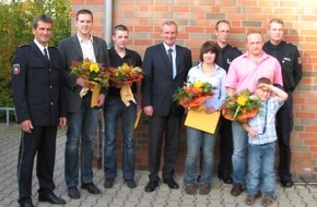 Polizeiinspektion Nienburg / Schaumburg: POL-NI: Polizeipräsident Wargel dankt vier engagierten Bürgern für ihr couragiertes und entschlossenes Verhalten -Bild im Download-