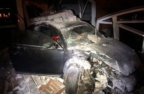 Polizeiinspektion Stade: POL-STD: 28-jähriger Autofahrer unter Alkoholeinfluss in Drochtersen verunglückt - hoher Sachschaden verursacht