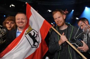 ProSieben: Berlin, Berlin, Stefan Raab fährt 2010 nach Berlin: Peter Fox gewinnt "Bundesvision Song Contest 2009" / Prime-Time-Sieg für ProSieben