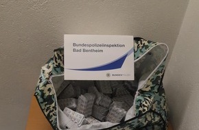 Bundespolizeiinspektion Bad Bentheim: BPOL-BadBentheim: Rund 22.000 rezeptpflichtige Schmerztabletten entdeckt