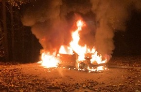 Feuerwehr Hattingen: FW-EN: PKW brennt in voller Ausdehnung