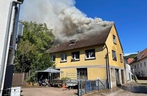 Polizeidirektion Pirmasens: POL-PDPS: Dachstuhl steht in Flammen