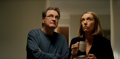 Sky Deutschland: True Crime Dramaserie "The Staircase" mit Colin Firth und Toni Collette erscheint im Frühjahr bei Sky und Sky Ticket