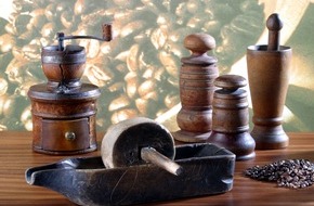 Tchibo GmbH: Das Beste aus der guten alten Zeit / Tchibo besitzt einzigartige Sammlung historischer Kaffeemühlen