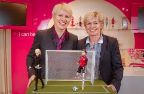 Mattel GmbH: Barbie® stimmt mit Silvia Neid und Birgit Prinz auf die Frauenfußball Weltmeisterschaft 2011 ein (mit Bild)