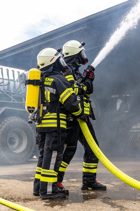FW-KLE: Jahresübung der Freiwilligen Feuerwehr Bedburg-Hau: Wenn das Löschwasser nicht vor der Haustür liegt