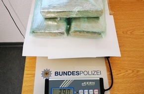 Bundespolizeidirektion Sankt Augustin: BPOL NRW: Fahndungserfolg der Bundespolizei; Schweizer mit 3900 Gramm Kokain im Wert von 295.000 Euro auf der Autobahn A 61 festgenommen