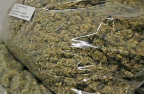 Hauptzollamt Aachen: HZA-AC: Zehn Kilo Cannabis im Kofferraum: Zollbeamte nehmen 26-Jährigen vorläufig fest // Der Mann ging dem Aachener Zoll auf der BAB 4 ins Netz