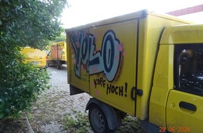 Polizeidirektion Ratzeburg: POL-RZ: 13 E-Fahrzeuge der Deutschen Post mit Graffiti beschmiert