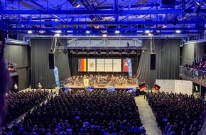 Polizeiakademie Niedersachsen: POL-AK NI: Ein Eid f&uuml;r Recht und Freiheit - 675 Polizeikommissaranw&auml;rterinnen und -anw&auml;rter starten ihren Weg an der Polizeiakademie Niedersachsen