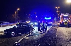 Feuerwehr München: FW-M: Verkehrsunfall in der Nacht (Schwabing)