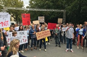 Mukoviszidose e.V.: Pressemitteilung: "Es ist ein Skandal, dass Sie als Patienten auf die Straße gehen müssen!"