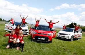 Kia Deutschland GmbH: "Kia Fan Tour 2014": Auf einer bundesweiten Roadshow präsentiert der FIFA-Partner neun seiner Modelle (FOTO)