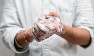 Clark Germany GmbH: Hygiene-Studie: Nicht einmal jede:r Zweite wäscht die Hände lang genug
