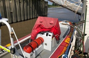 Polizeiinspektion Stade: POL-STD: Unbekannte beschädigen DLRG Rettungsboot am Lühe-Anleger - Polizei sucht Verursacher und Zeugen