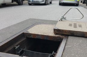 Kreispolizeibehörde Märkischer Kreis: POL-MK: Schlag im Schacht - Fahrerin gerät in offenen Kanal