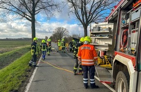 Feuerwehr Flotwedel: FW Flotwedel: Eine Person nach Verkehrsunfall im Fahrzeug eingeklemmt - Gemeinsamer Einsatz der Ortsfeuerwehren Bröckel und Eicklingen am Mittwochmorgen