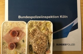 Bundespolizeidirektion Sankt Augustin: BPOL NRW: Bundespolizei findet Drogen im Fast Food und Falschgeld in Jackentasche; Festnahme