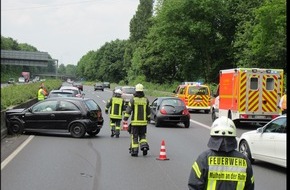 Feuerwehr Mülheim an der Ruhr: FW-MH: Verkehrsunfall auf der A40 - eine verletzte Person